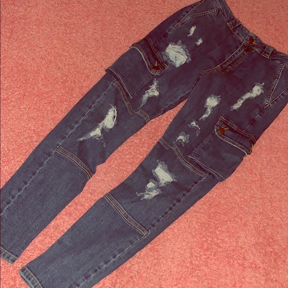 Ripped Boyfriend/Skinny Jean